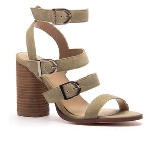 NIB Crevo Fall sage color /gorgeous sandal. Genuine leather 🔥
